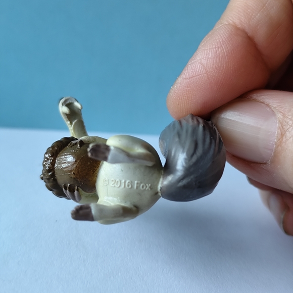 RARE 2016 FOX Ice Age 5: Collision Course - Scrat - Squirrel Mini Figure Toy - Picture 5 of 6